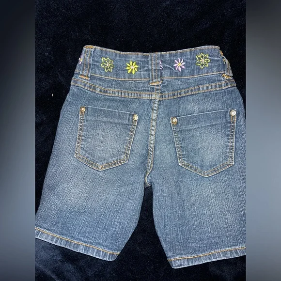 ✨ 2 / $8 Route 66 Blue Denim Shorts with Floral Embroidery - Picture 4 of 4